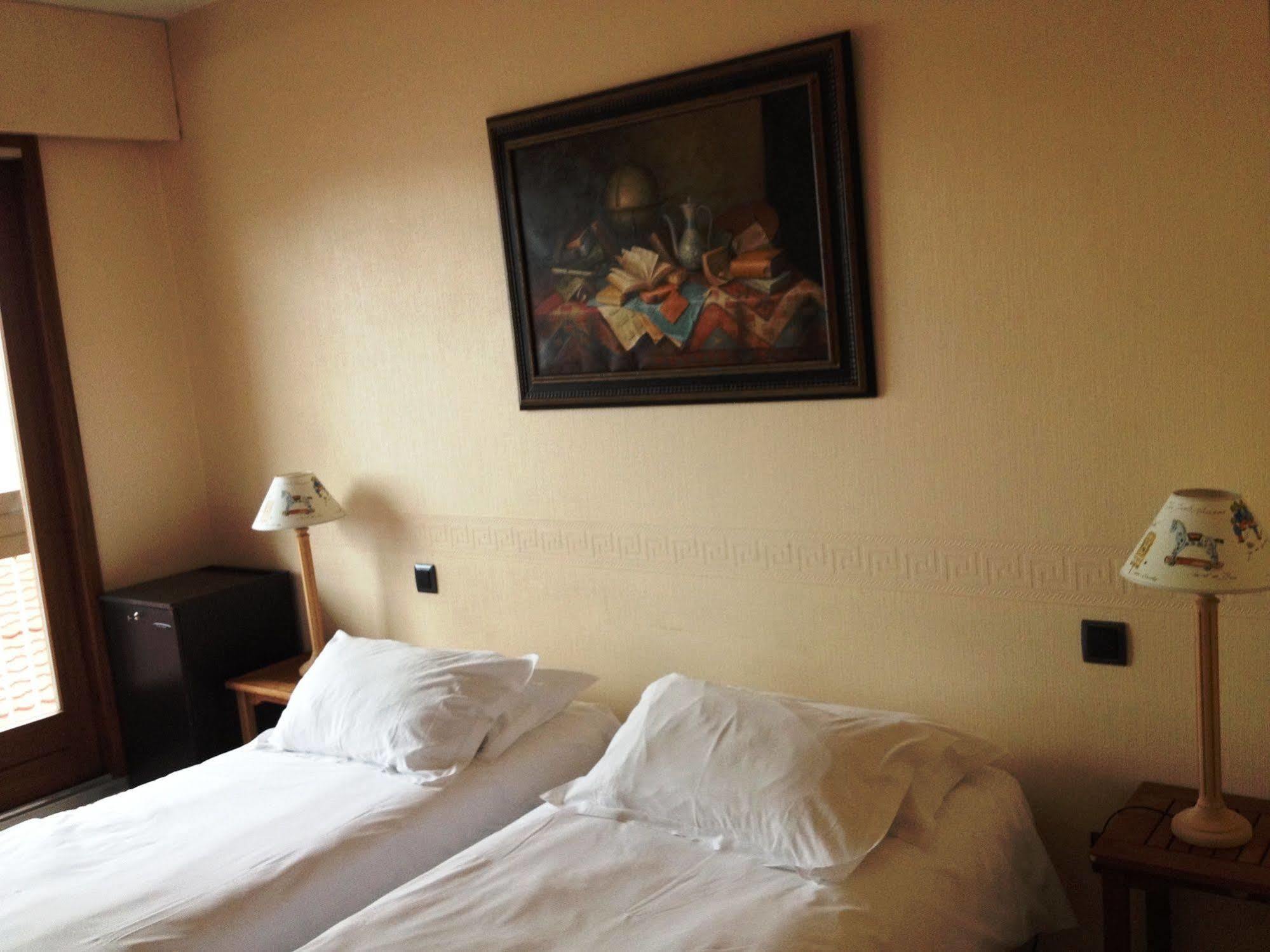 Hotel Les Cigognes Abreschviller Zewnętrze zdjęcie